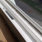 Cómo instalar un aire acondicionado de ventana en ventanas de vinilo con revestimiento de vinilo